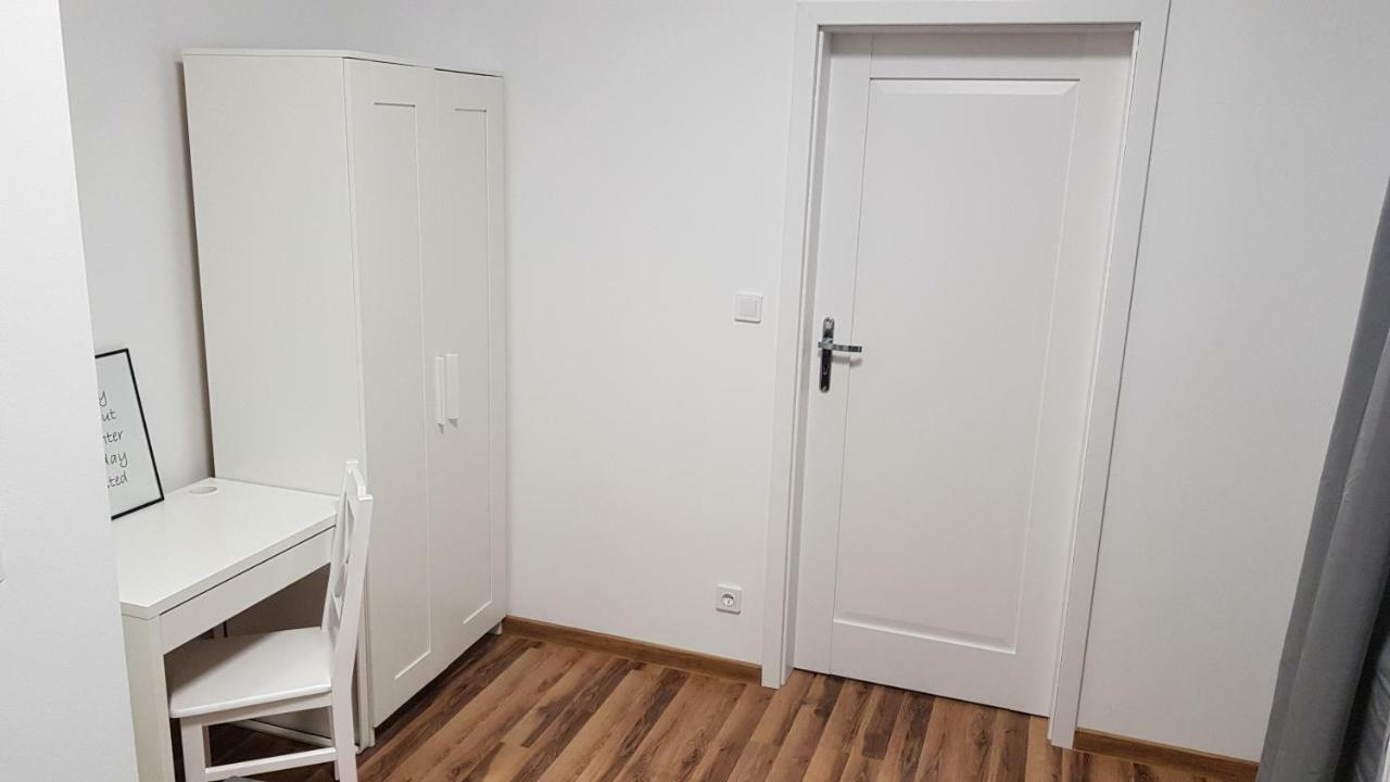Apartament Nr 15 - 2 Pokoje Z Prywatnymi Lazienkami Centrum Poznań Eksteriør billede